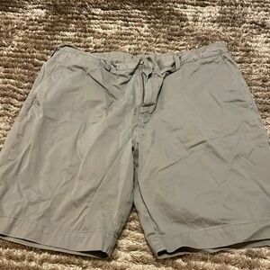 men’s grey shorts